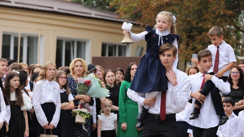 Более двух  тысяч первоклассников отправились в школы Пятигорска