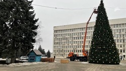 Новогодние украшения на центральной площади Пятигорска уберут до конца января