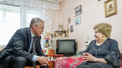 Губернатор Ставрополья навестил ветерана труда из Пятигорска накануне Дня России