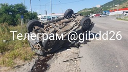 Два человека пострадали в столкновении Lada и Mitsubishi на въезде в Пятигорск