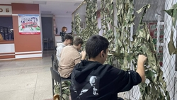 Волонтёры из Пятигорска учат плести маскировочные сети
