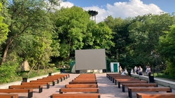 Комедии и мультфильмы покажут в летнем кинотеатре Пятигорска с 24 по 29 сентября