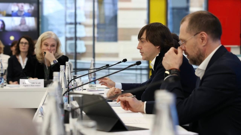 Родители обсудили развитие образования в Пятигорске с министром Кравцовым