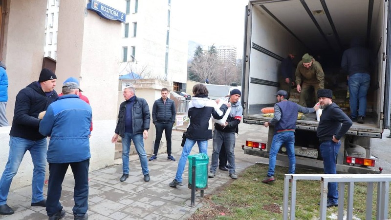 Более 20 тонн гумпомощи отправили из Пятигорска в Крым