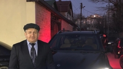 Отец дагестанского бойца Хабиба Нурмагомедова получил в подарок машину