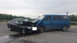 Вблизи Пятигорска «Гранта» столкнулась с минивэном