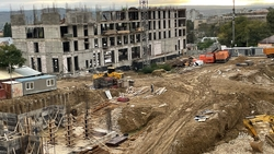 Жители Пятигорска жалуются на трещины асфальта из-за стройки на Верхнем рынке