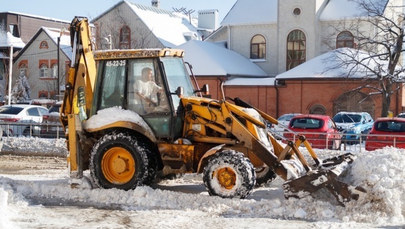 К механизированной уборке дорожного полотна приступили в Пятигорске 