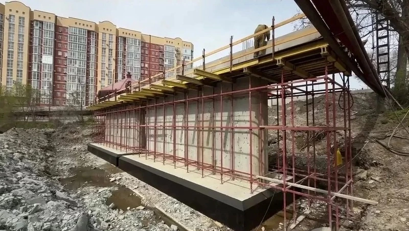 Реконструкцию моста на проспекте Калинина в Пятигорске продолжают по нацпроекту
