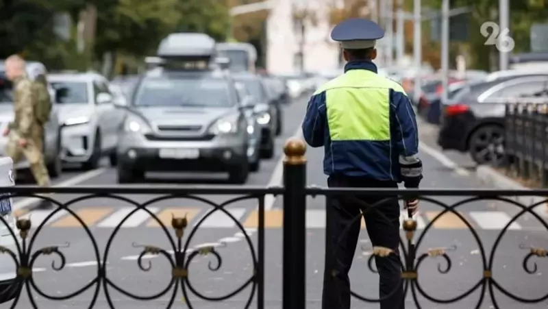 Автоинспекторы в Пятигорске помогли водителю с севшим аккумулятором 