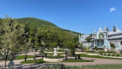 Пятигорчанам вручат паспорта, покажут историческую программу и концерт в День флага России