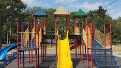 Детскую площадку сделали безопасной в Пятигорске после вмешательства прокуратуры