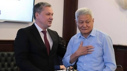 Дмитрий Ворошилов вручил медаль «За укрепление боевого содружества» жителю Пятигорска