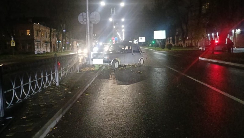 Водитель превысил скорость в Пятигорске и попал в больницу с травмами
