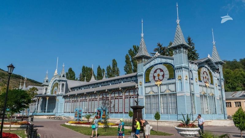 Инклюзивную экскурсию провели в театре оперетты в Пятигорске в рамках нацпроекта