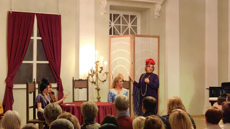 Спектакль «Квартирник» показали в оперетте Пятигорска в День народного единства