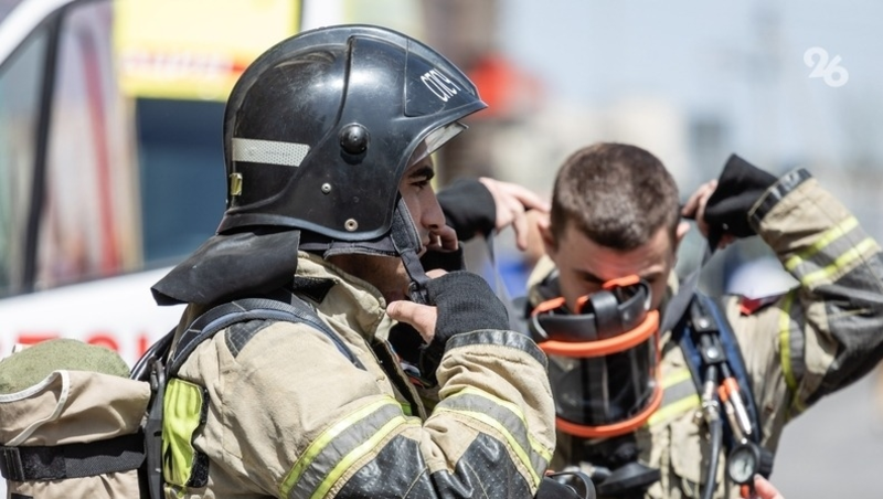 Мебель и вещи сгорели на рынке в пожаре в Пятигорске 13 ноября 