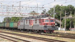 Девушка попала под пассажирский поезд в Пятигорске