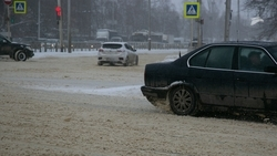 Ставропольских водителей просят держать дистанцию на зимних дорогах