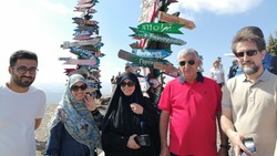 Гости из Ирана установили на вершине Машука новый указатель — «Тегеран 1169»