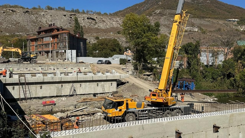 Реконструкция моста через реку Подкумок в Пятигорске идёт по графику