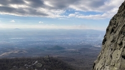 Облачная погода и небольшой дождь ожидаются в Пятигорске 19 апреля