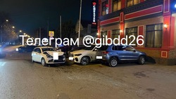 На Ставрополье пьяный водитель врезался в три припаркованных автомобиля 
