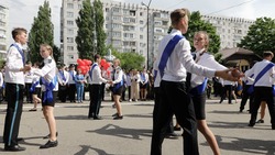 Пятигорские девятиклассники попрощались со школьной скамьей 