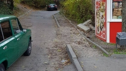 Ямы, обвалившиеся бордюры: как на центральную улицу Пятигорска не хотят заезжать таксисты