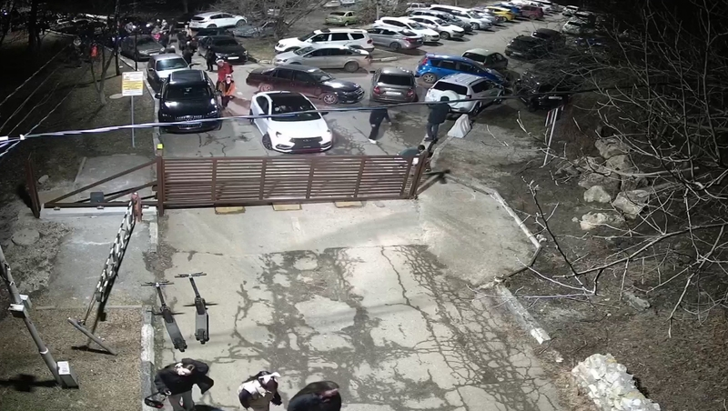 Автомобилист повредил бордюр в Пятигорске, пытаясь проехать мимо заграждения