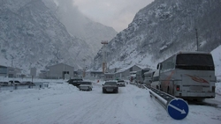 Дорогу на границе с Грузией временно перекрыли из-за плохой погоды