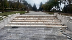 Сквер Ермолова благоустраивают в Пятигорске 