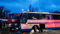 Несколько человек пострадали в Пятигорске в ДТП автобуса и пожарной машины 