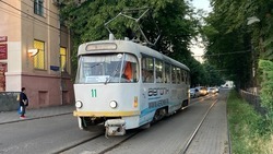 Сошедший с рельсов трамвай парализовал движение на три часа в Пятигорске