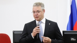 Губернатор Владимир Владимиров поздравил выпускников с последним звонком