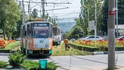 Кондуктор выгнала школьницу из трамвая в Пятигорске из-за неработающей банковской карты