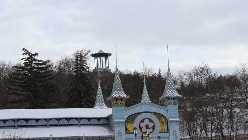 Сильный ветер днём и дождь утром ожидают Пятигорск 28 декабря