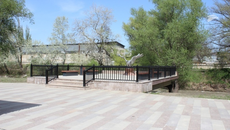 Лесопарковую зону и набережную благоустроили в посёлке Свободы