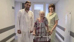 Пятигорские травматологи вернули способность ходить 100-летней пациентке
