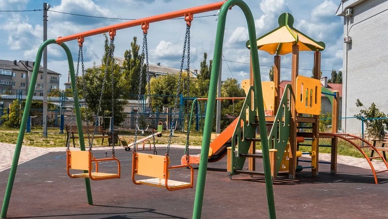 Вместо советских качелей новые игровые комплексы: как на Ставрополье создают современные детские площадки 