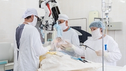 Хирурги Пятигорска удалили подростку кисту шеи размером с яблоко