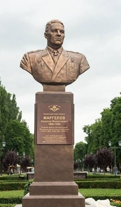 Памятник Герою Советского Союза Василию Маргелову открыли в Пятигорске
