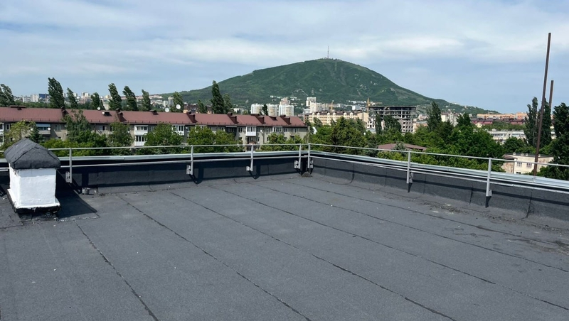 В Пятигорске отремонтировали крышу дома на улице Луговой за 6,6 млн рублей