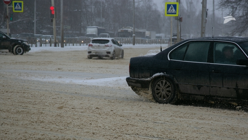 Ставропольских водителей просят держать дистанцию на зимних дорогах