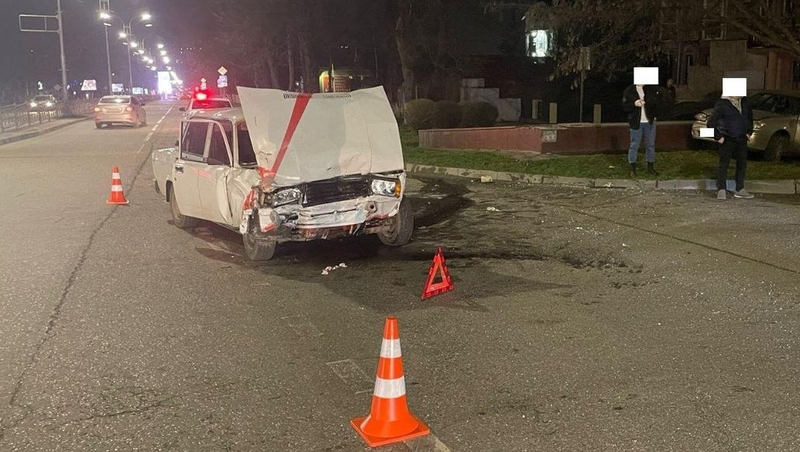 Два человека пострадали в аварии из-за нарушения ПДД в Пятигорске