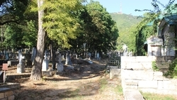 Пятигорский активист выступил против пластиковых венков на некрополе