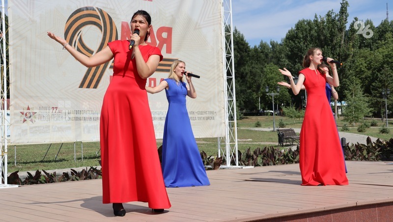 Участники автопробега «Дороги славы - наша история» устроили концерт в Пятигорске 