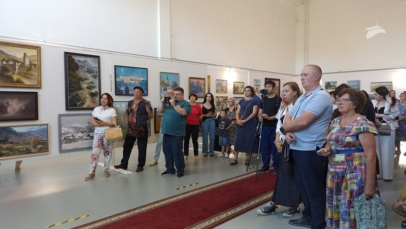 «Радуга юга»: в Пятигорске открылась межрегиональная художественная выставка