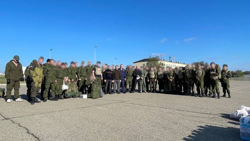 Мобилизованных жителей Пятигорска в воинской части посетил мэр Дмитрий Ворошилов 