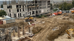 В Пятигорске проверят стройку на Верхнем рынке после жалоб на трещины